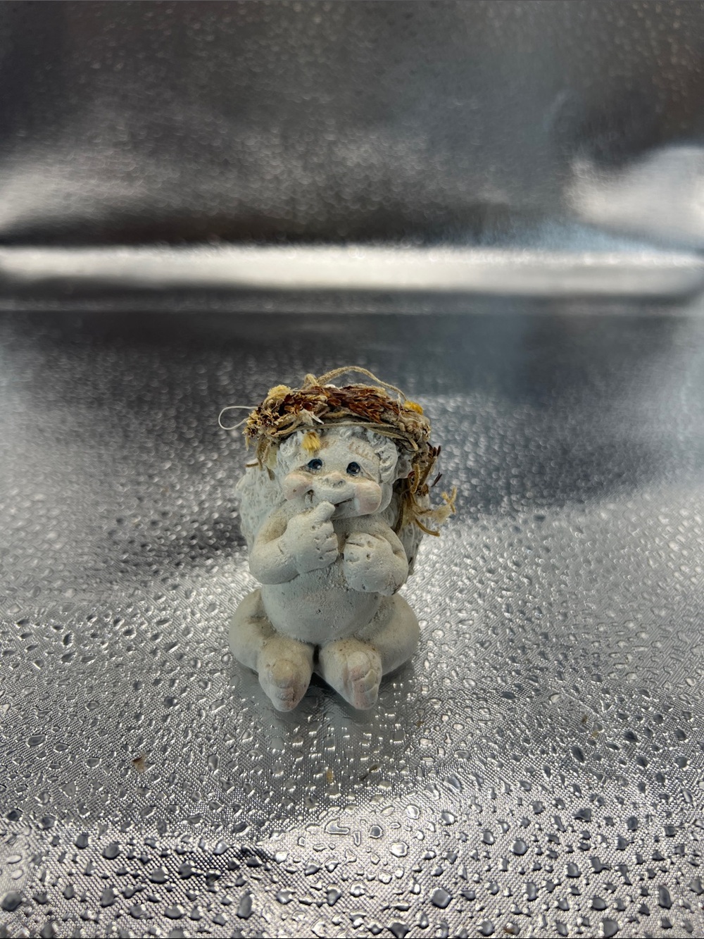 VTG Dreamsicles Cherub thinking with finger on lips.